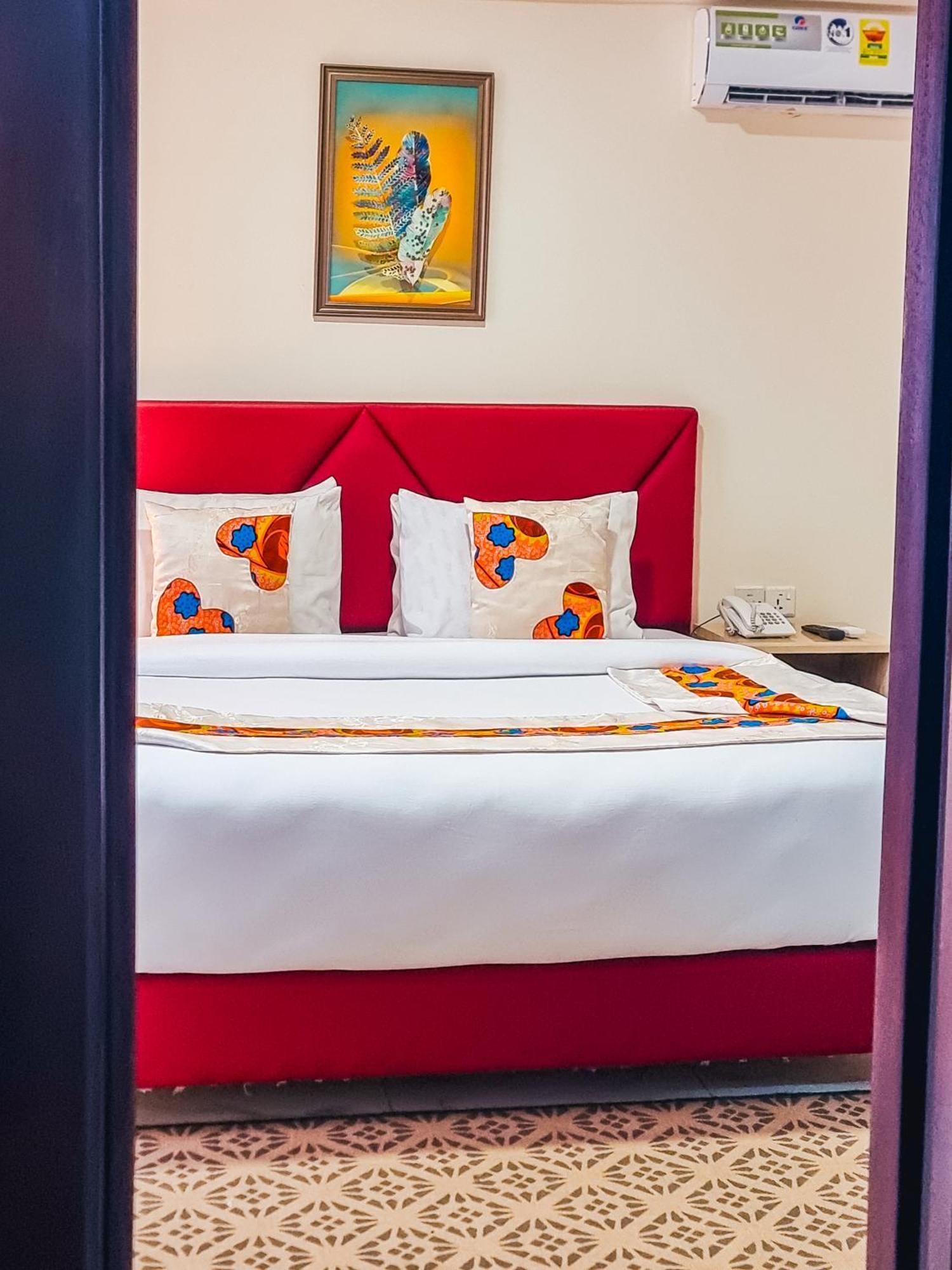 Rhogem Hotel セコンディ・タコラディ エクステリア 写真